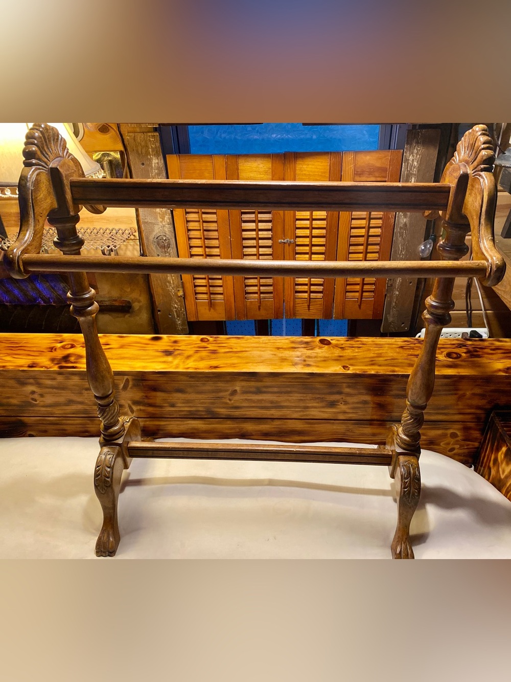 VINTAGE WOODEN QUILT RACK - Picture 4 of 10